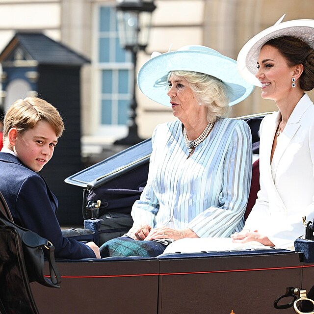 Princ George a vvodkyn Camilla a Kate