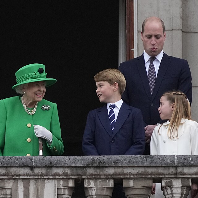Královna Alžběta II. a Cambridgeovi