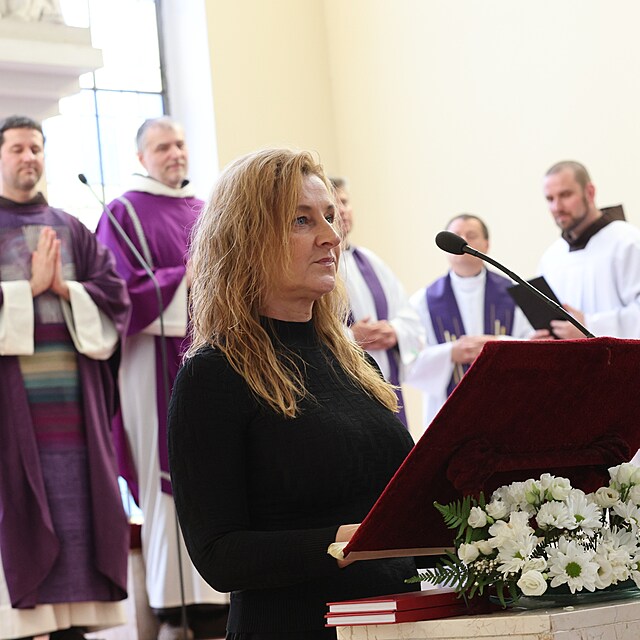 Daniela Drtinov se na pohbu Josefa Abrhma ujala proslovu.