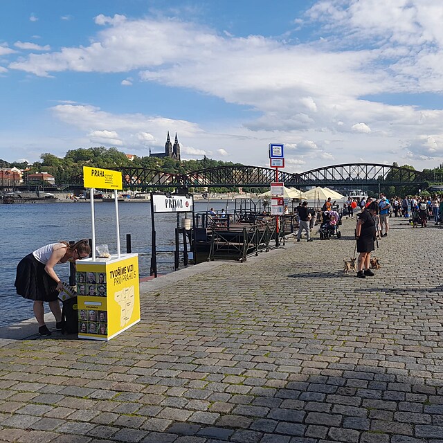 Podpisov stnek mla Praha Sob tak na nplavce.