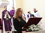 Daniela Drtinová se na pohbu Josefa Abrháma ujala proslovu.