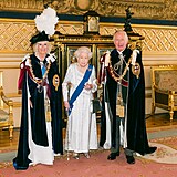 Královna Alžběta se zúčastnila oběda a uvedení nových členů řádu.