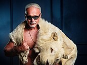 Richard Chlad se svým bílým lvem.