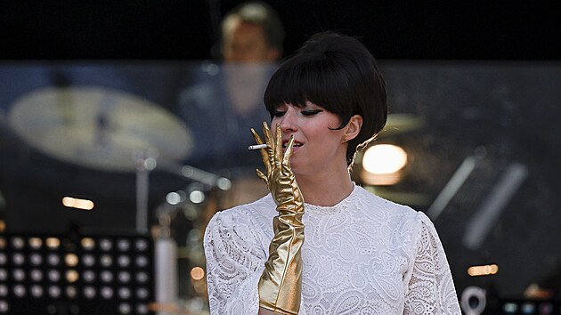 Berenika Kohoutová jako Marta Kubiová v recitálu Marta exceluje.