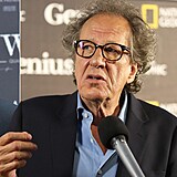 Benicio del Toro (vlevo) a Geoffrey Rush (vpravo)