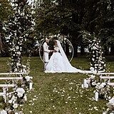 Sharlota se provdala za svého snoubence Lucase