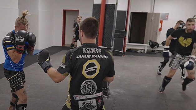 Adam Raiter trénuje na zápas s Nathanem