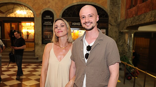 Zuzana Kanócz dorazila na premiéru filmu Prezidentka.