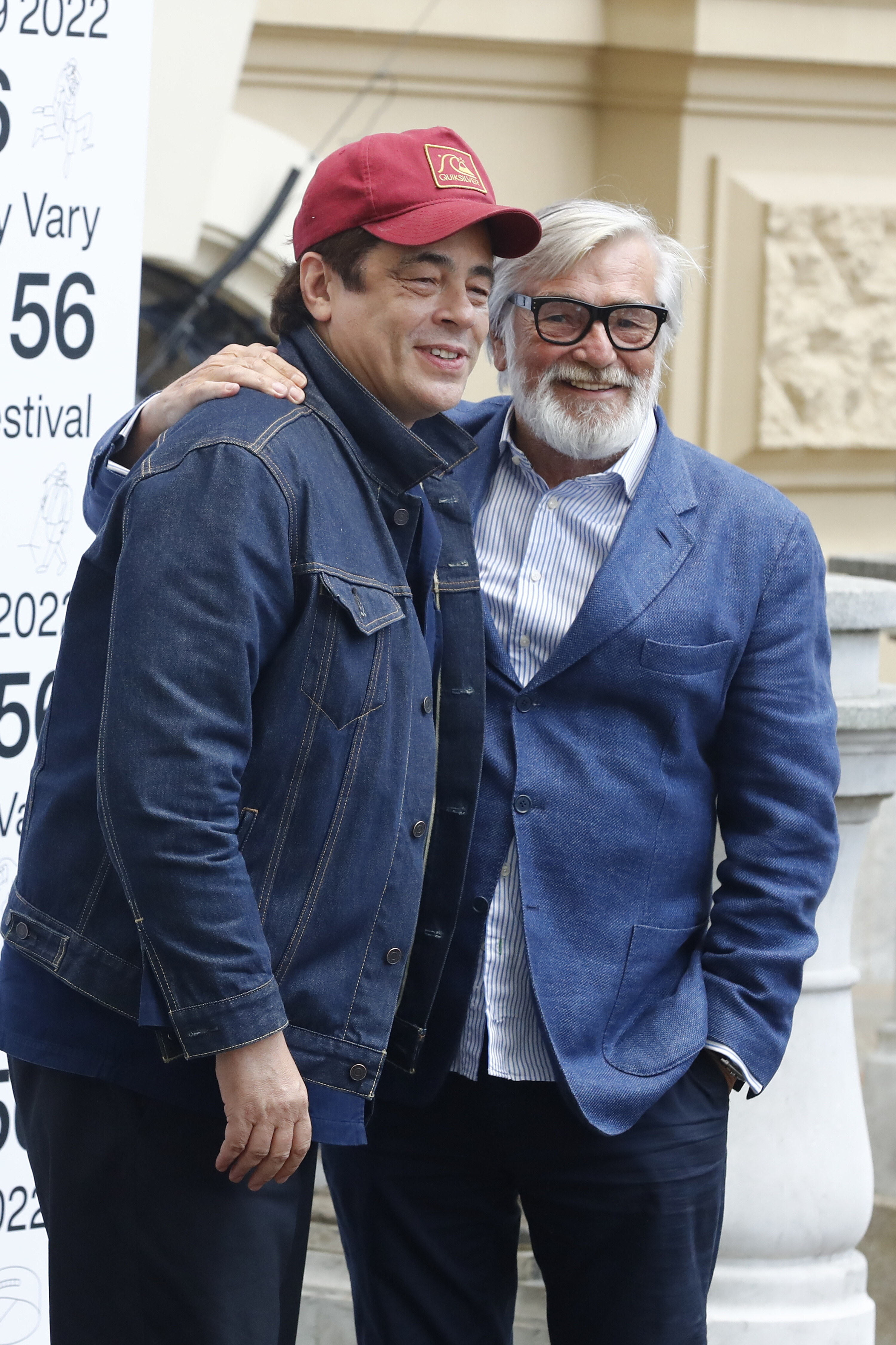 Držitel Oscara Benicio Del Toro dorazil do Varů.