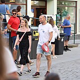 Jiří Ployhar na procházce s přítelkyní