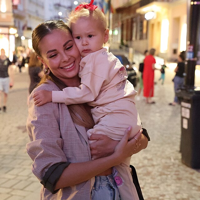 Monika Bagrov ve Varech oznmila definitivn rozchod s Makhmudem Muradovem. Snaila se tvit staten...