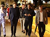 Benicio del Toro na noní procházce Vary.