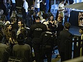 Policisté úadují na párty ve Varech.