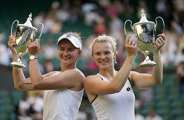 Barbora Krejčíková a Kateřina Siniaková získaly další cennou trofej.