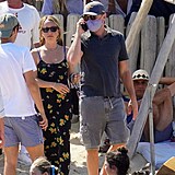 Leonardo DiCaprio si v St-Tropez uv po boku neznm blondnky.