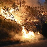 Okolí chorvatského Šibeniku a Zatonu sužují ničivé požáry.