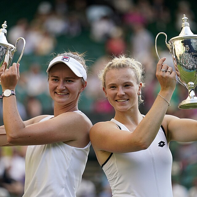 Barbora Krejkov a Kateina Siniakov zskaly dal cennou trofej.