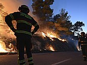 Okolí chorvatského ibeniku a Zatonu suují niivé poáry.