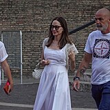 Angelina na prochzce Vatiknem