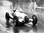 Rudolf Caracciola s Mercedesem W 25 pi Grand Prix Monaka v roce 1936