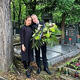 Kamila Rundusov na pohbu otce.