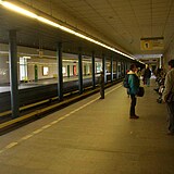 Okol stanice metra na ernm Most pitahuje, podobn jako mnoh dal v Praze, rzn indiviua.
