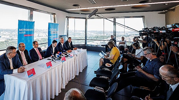 Tiskové konference nové politické strany Motoristé sob, která chce uspt v...