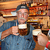 Pavel Nový si užíval pohodičku u piva.
