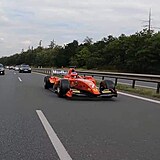 Formule 1 se prohnala po dlnici D4.