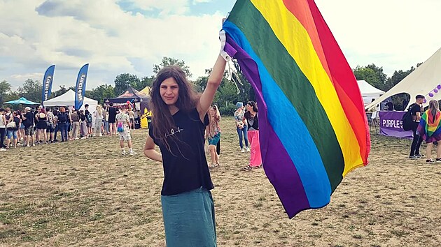 Georgia Hejduková na letošním pochodu Prague Pride