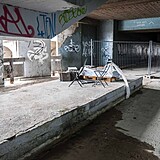 Bezdomovce, kteří žili dlouhé roky pod Hlávkovým mostem, museli přestěhovat.