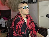 Opat04 se nechal b�hem subathonu ost�íhat