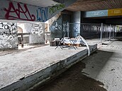 Bezdomovce, kteí ili dlouhé roky pod Hlávkovým mostem, museli pesthovat.