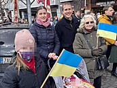 Jan iinský s rodinou na demonstraci za Ukrajinu
