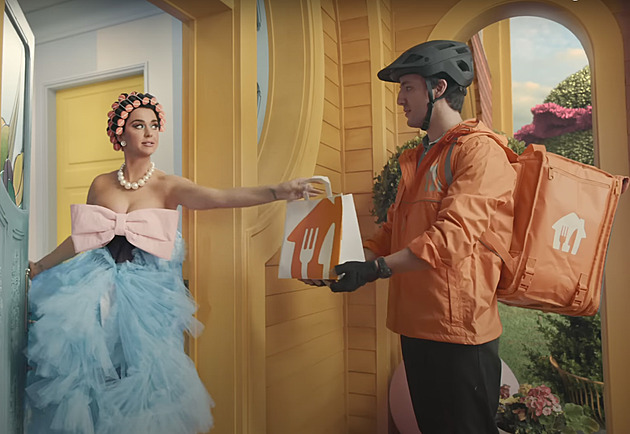 Katy Perry v nové reklam na donákovou slubu Just Eat
