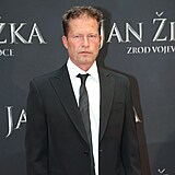 Til Schweiger na premie pozdravil fanouky a rychle zmizel.