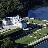 O tom, že Daniel Křetínský je novým majitelem zámku Marais s rozlehlým parkem a...