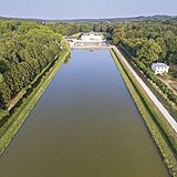Daniel Křetínský si pořídil zámek Marais s rozlehlým parkem a vodní plochou v...