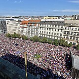 Demonstrace Česko na 1. místě přilákala desítky tisíc lidí.