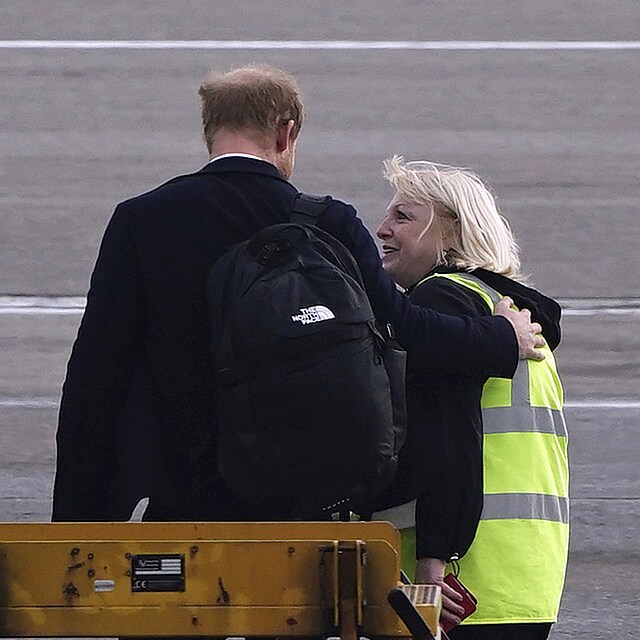 Princ Harry s pracovnic letit