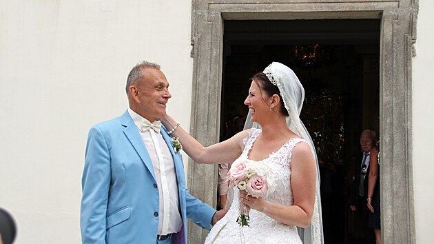 Stanley Bradley se o�enil s o 35 let mlad�í Lucií. Zasnoubení byli 9 let!