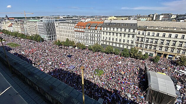 Premiér Petr Fiala to schytává za slova, která pronesl o sobotní demonstraci na Václavském námstí.