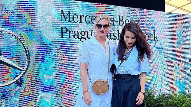 Eva Decastelo vyrazila s HanouTetíkovou na Mercedes-Benz Fashion Week.