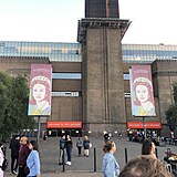 Muzeum Tate Modern a jeho pocta zesnul krovn.