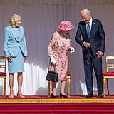 Joe Biden s královnou Alžbětou II.