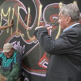 Lídr koalice Spolu Bohuslav Svoboda si promluvil s bezdomovci nedaleko známé...