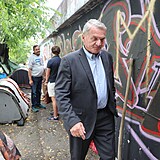 Bohuslav Svoboda s námi navštívil bezdomoveckou kolonii.