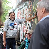 Bohuslav Svoboda si s bezdomovci popovídal o tom, co je trápí a jejich problémy...