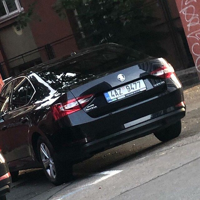 Takto zaparkovalo v ulici Tusarova auto registrovan na prask magistrt.
