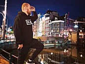 Streamer Agraelus hledící do dáli,